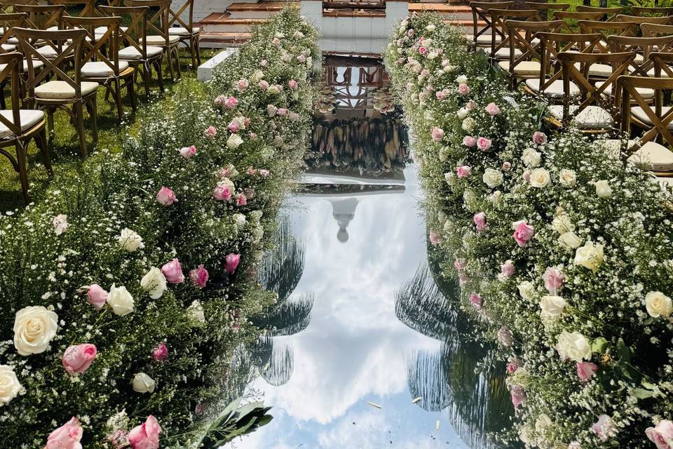 Garden mirror wedding