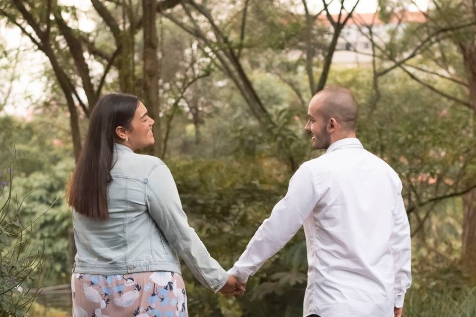 Novios caminando