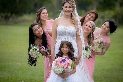 La novia y las damas