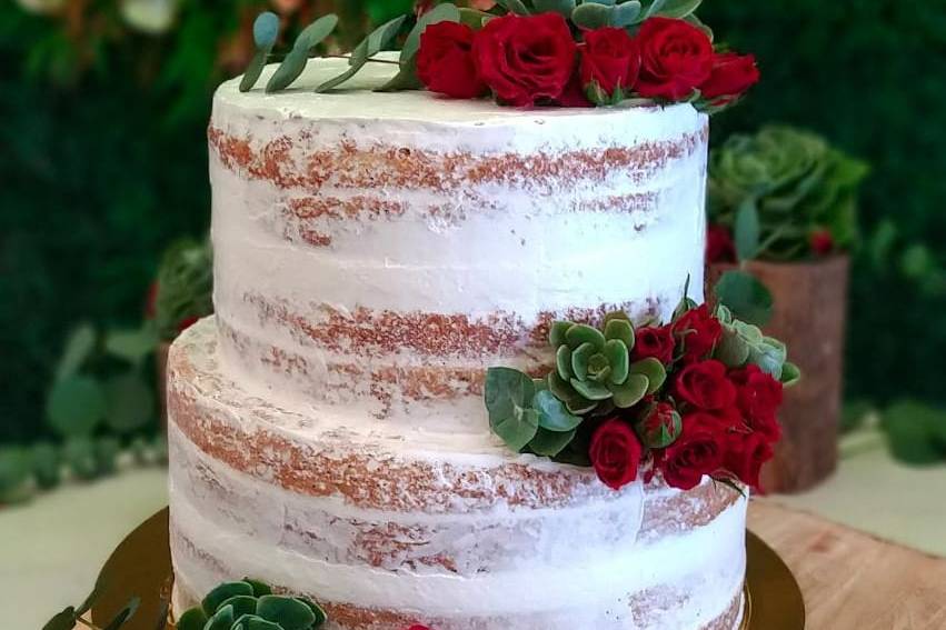 Naked cake red flowers