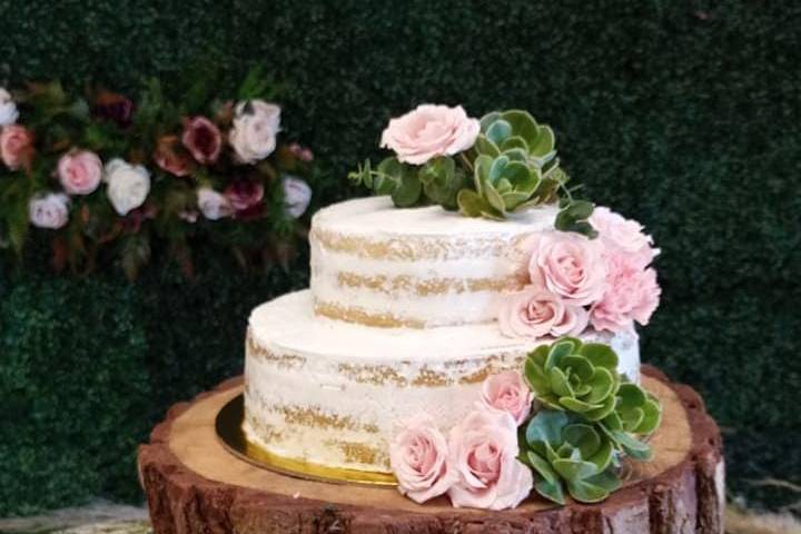 Naked cake pink flowers