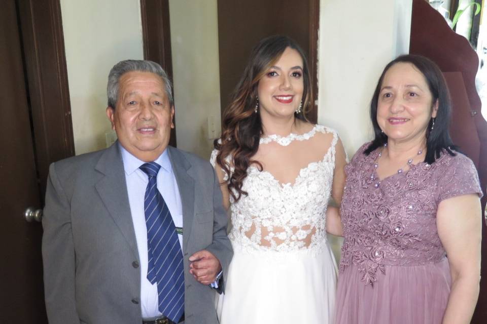 Melissa con sus papás