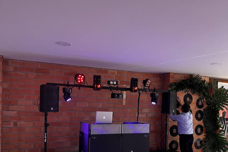 Cabina de DJ en evento