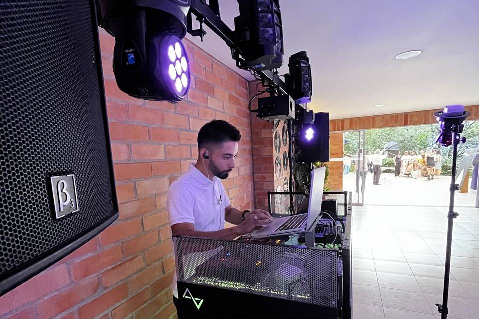 Cabina de DJ con luces