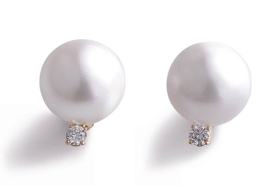 Topos de perla con diamantes