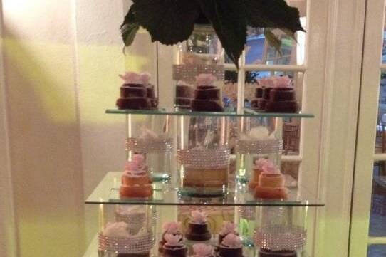 Mini cakes stands