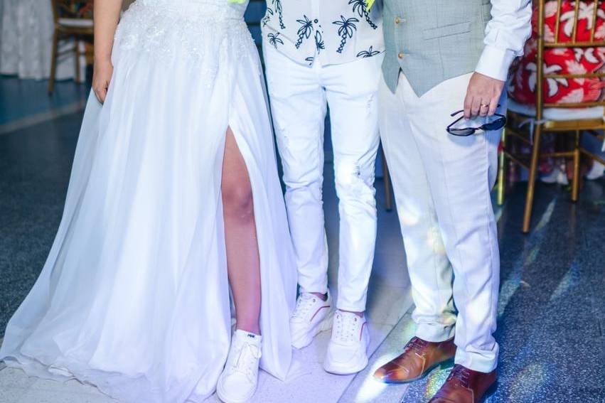 Novia posando con el músico