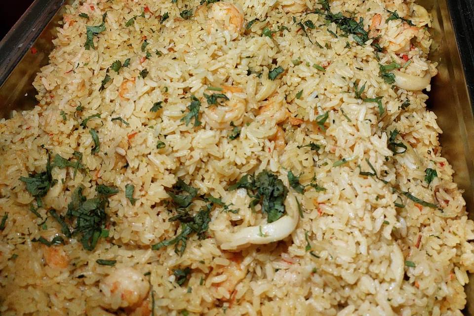 Arroz con camarones y calamay