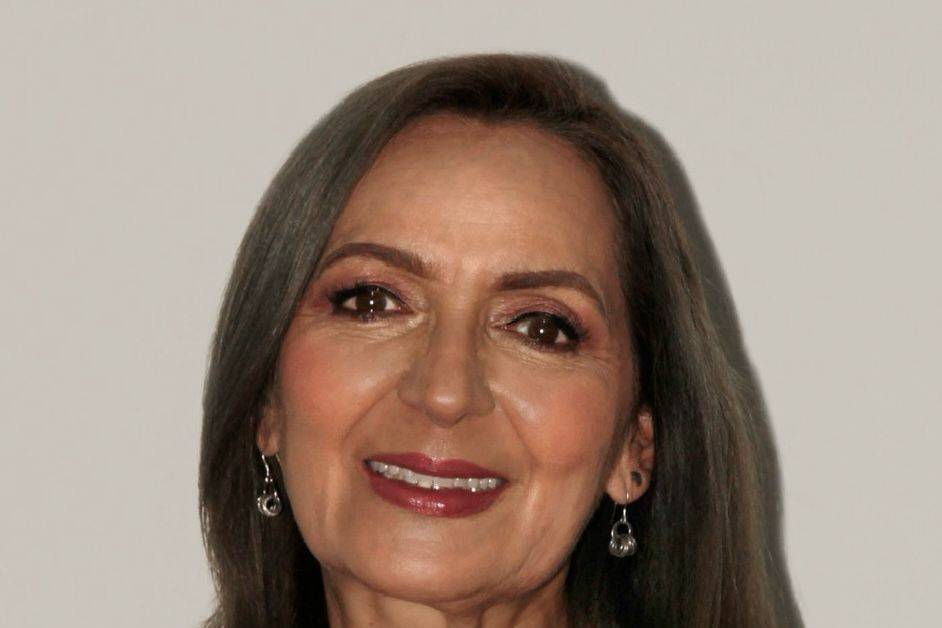 Mujer mayor maquillada