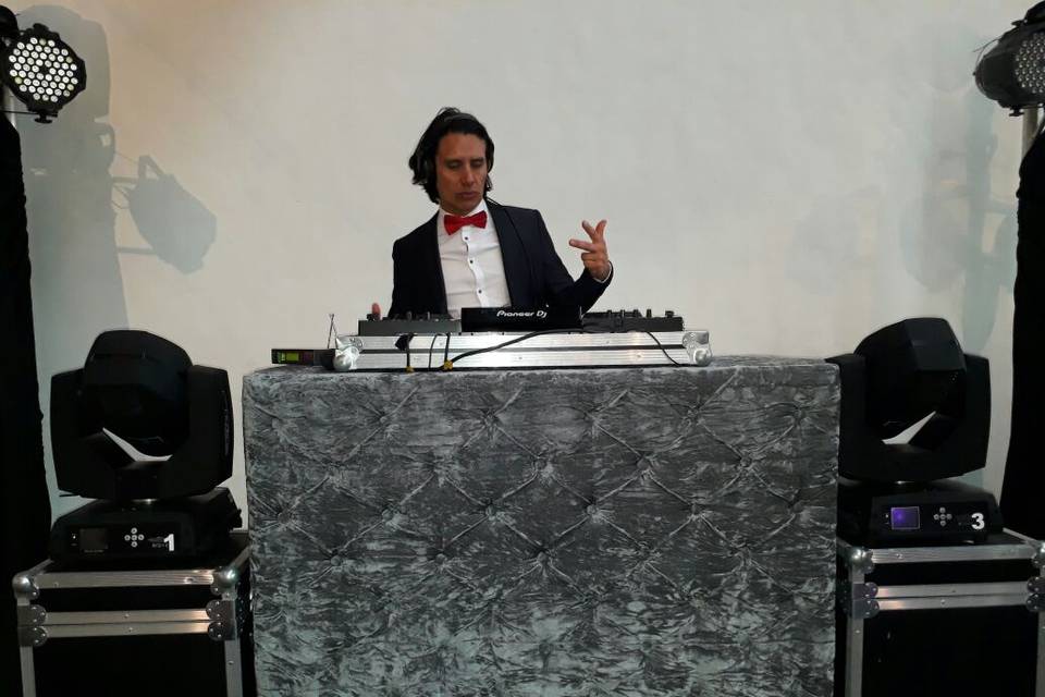 DJ Andrés Reyes