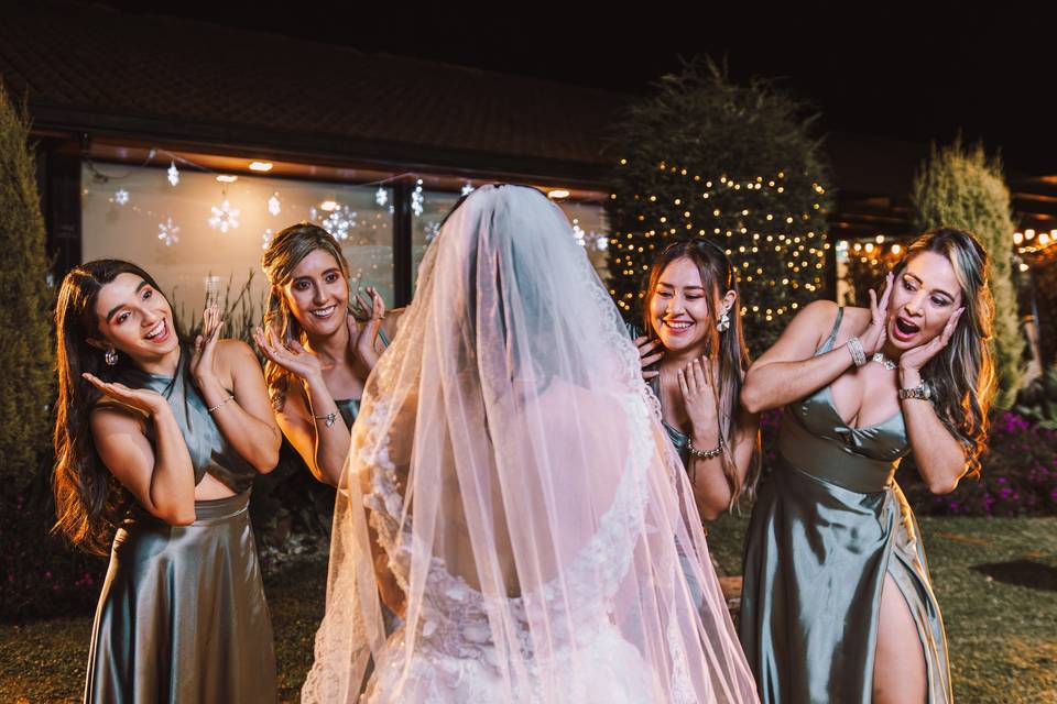 Toma de fotos de momentos significativos en la boda