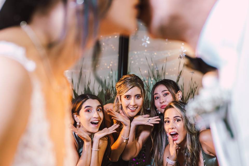 Toma de fotos de momentos significativos en la boda