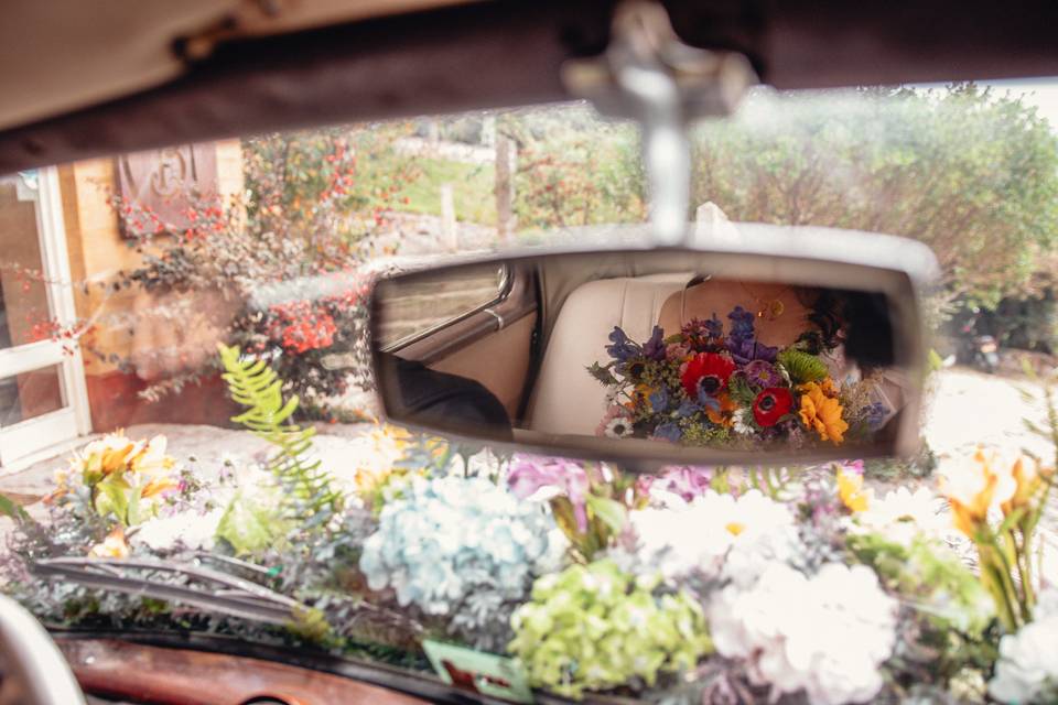 Espejo y flores de colores