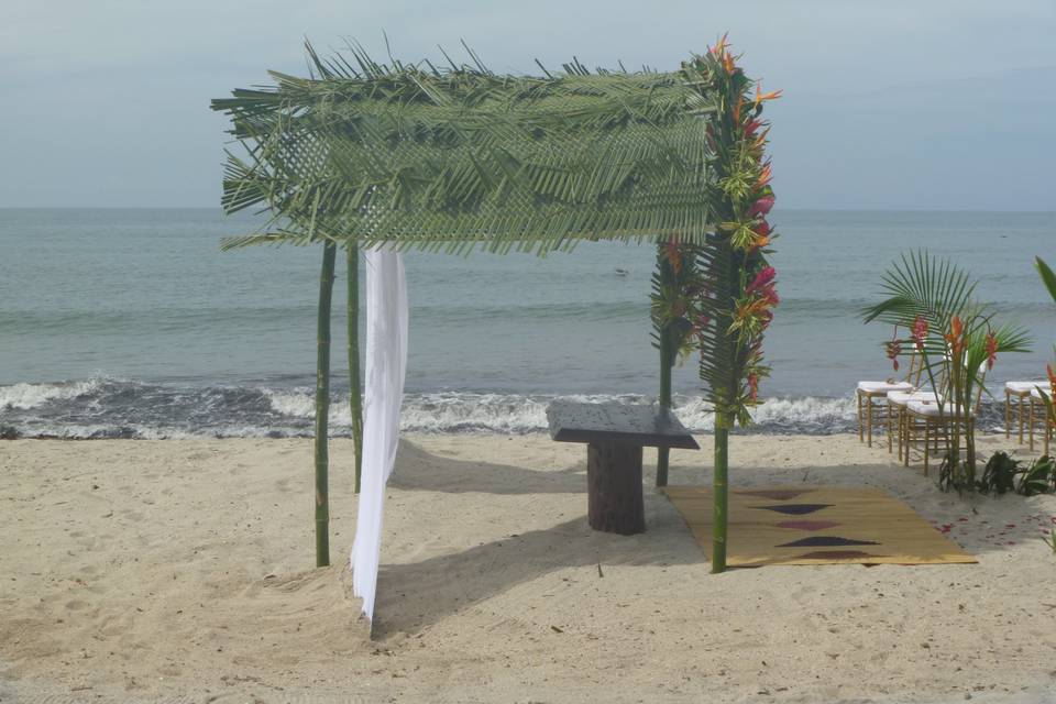 Ceremonia en playa cristiana