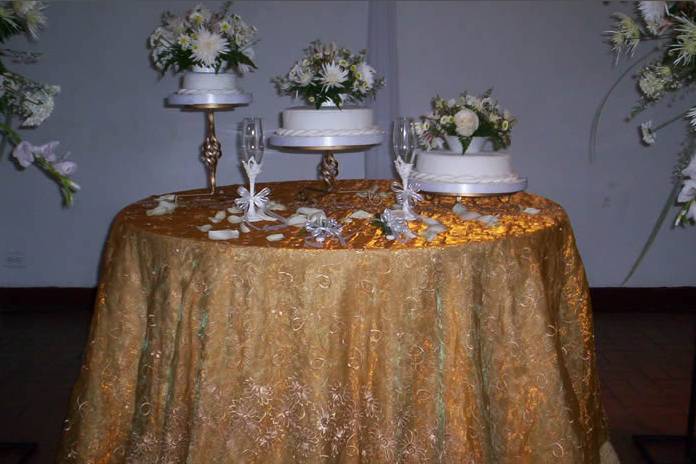 Mesa del pastel de bodas