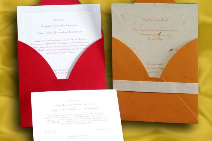 Invitaciones de matrimonio con sobres de color