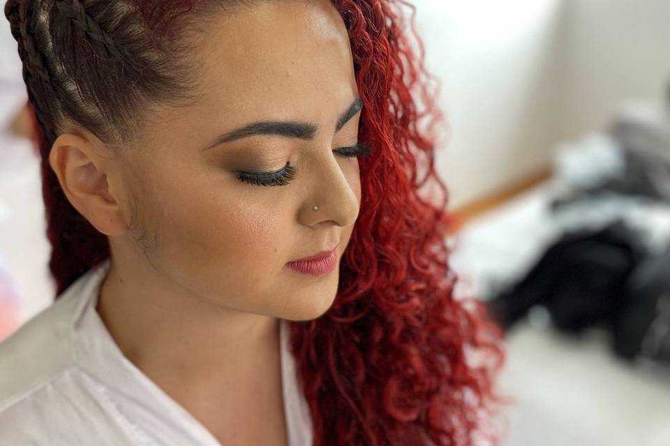 Maquillaje y peinado