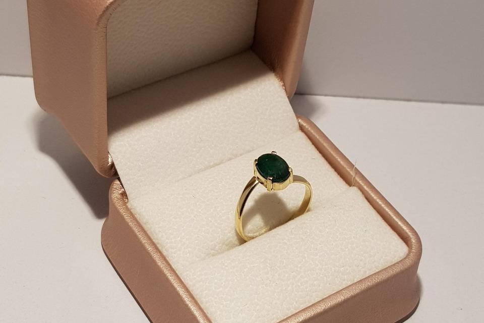 Anillo Oro18k con Esmeralda