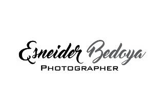 Esneider photographer logo