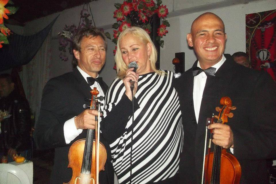 Trio, soprano, violin y viola