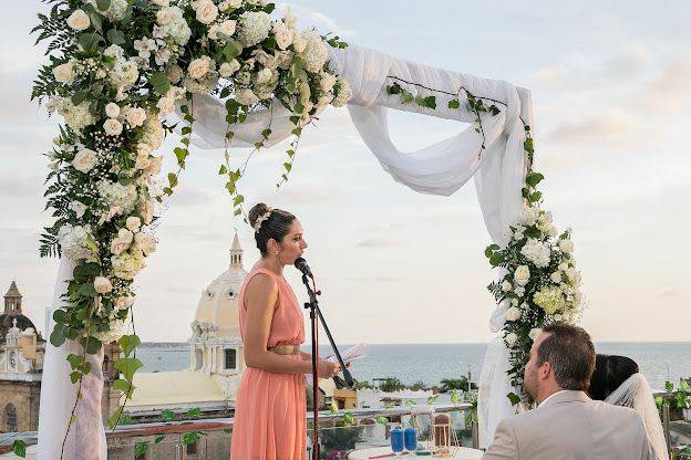 Mariandrea Corrales - Oficiante de Bodas SImbólicas