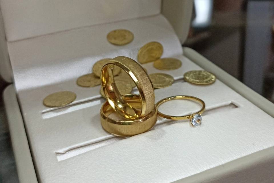 Argollas en titaneo y oro