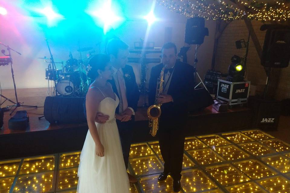 Tocando para los novios