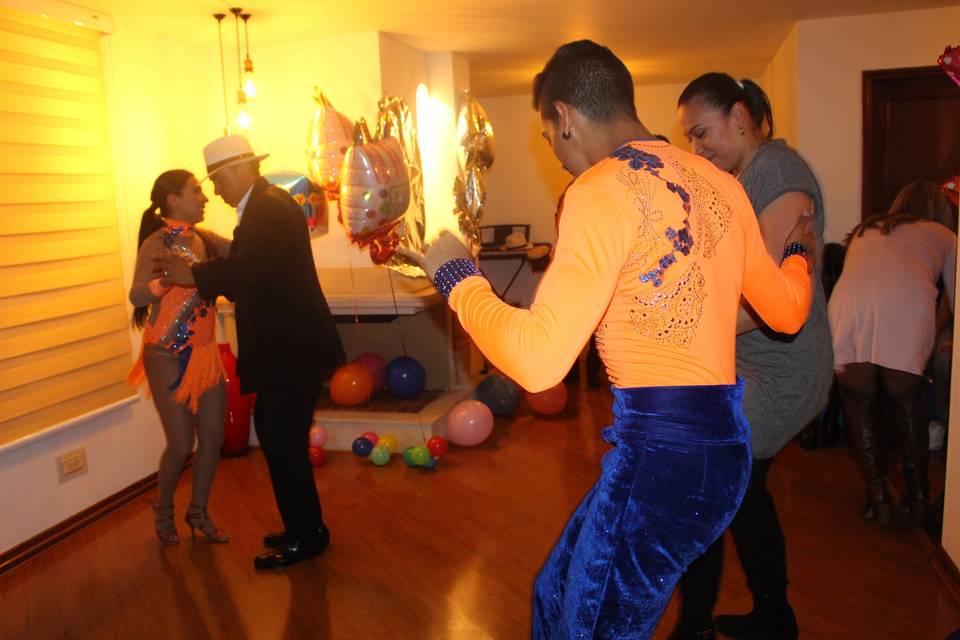 Bailando con invitados
