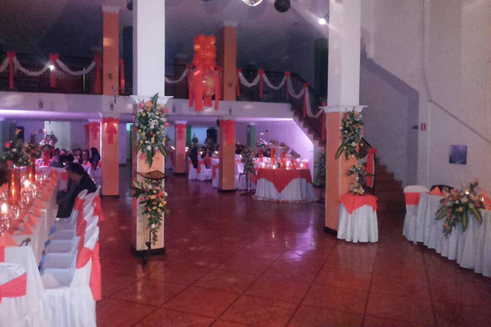 Amplias instalaciones.