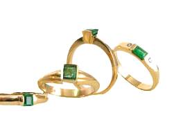 Diferentes tipos de anillo con esmeraldas