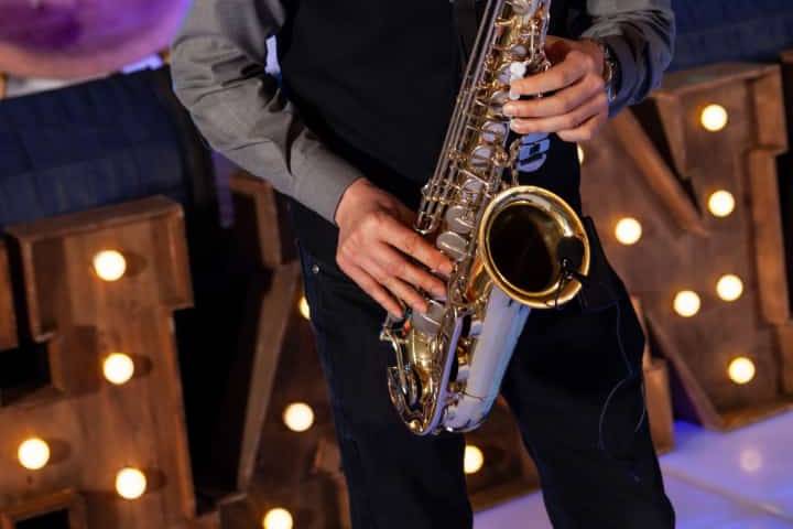 Saxofón electrónico