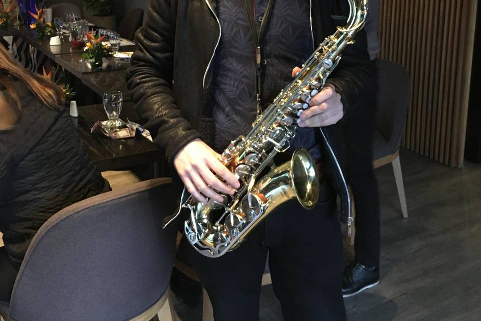 Saxofonista romántico bogota