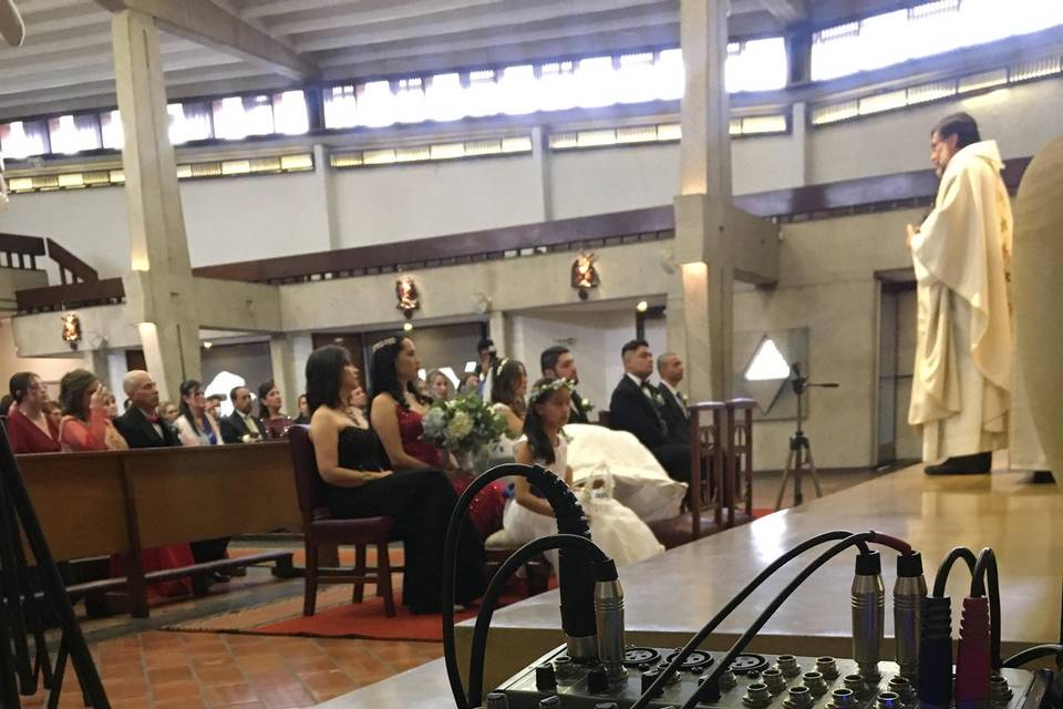 Pianista boda católica
