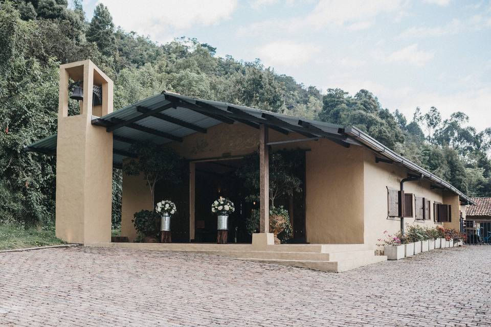 La Casa que Casa by Andrés Carne de Res
