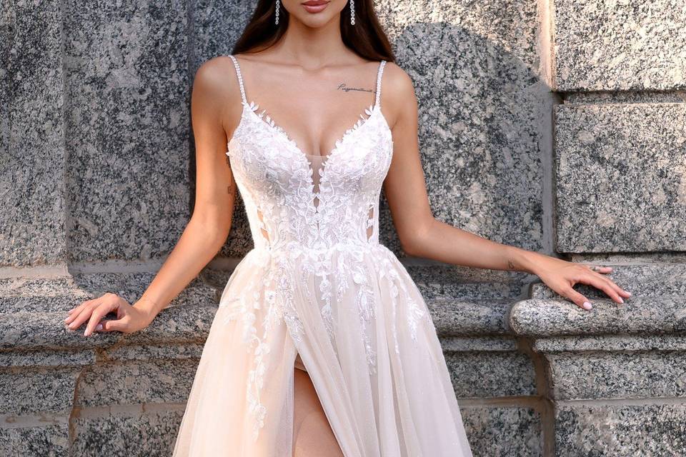 Vestido corte A con abertura