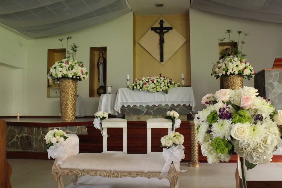 Mesa altar y reclinatorio