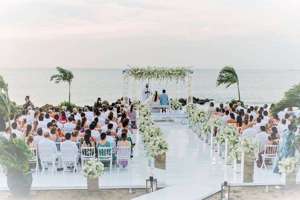 Ceremonia en Playa Karibana