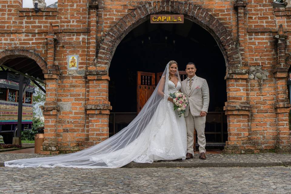 Capilla con novios