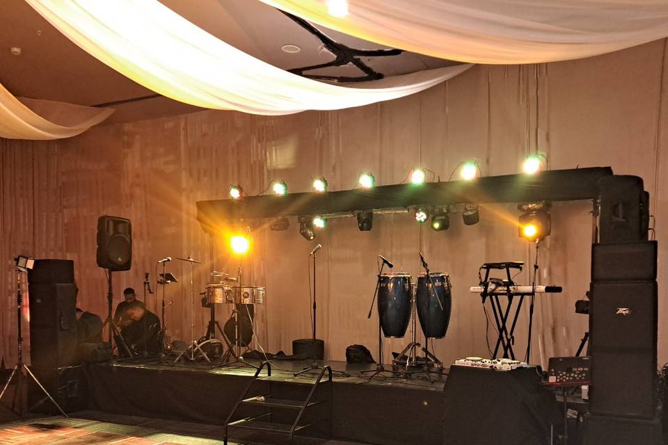 Sonido, luces y escenario